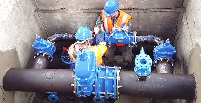 Infrastructure specialists installing a water network